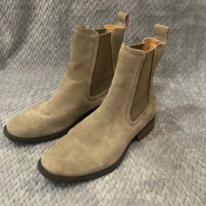 Ugh Hillurst II boots! Size 7.